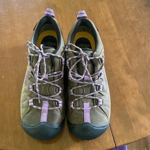 KEEN Targhee III Size 9.5. Only worn a few times. Excellent Shape